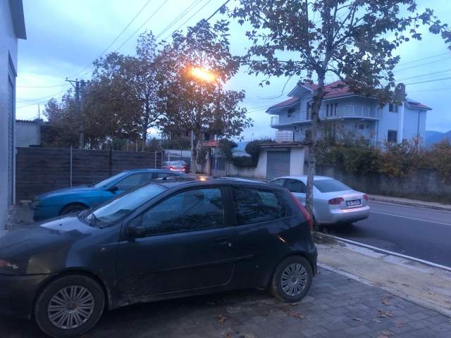 Tirane, jepet me qera magazine Kati 0, 140 m² 500 Leke