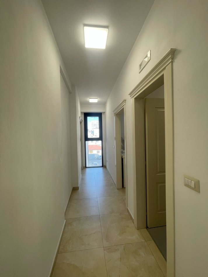 Durres, jepet me qera ambjent biznesi Kati 3, 106 m² 500 € (Poliklinika Durres)