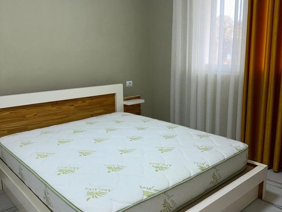 Tirane, jepet me qera apartament 1+1 Kati 1, 55 m² 450 € (Dr. Shefqet Ndroqi)
