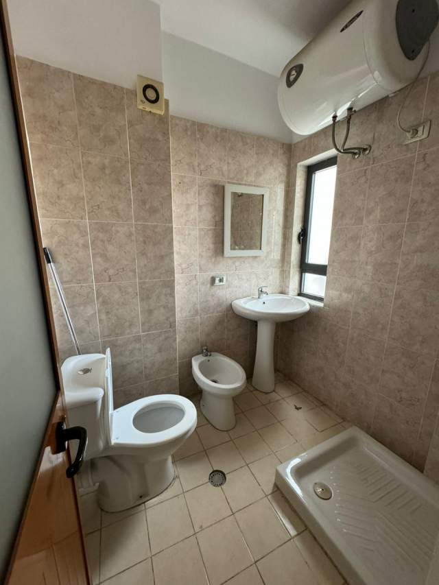 Tirane, jepet me qera apartament 2+1+BLK Kati 3, 115 m² 40.000 Leke (prane Hotel Palma)