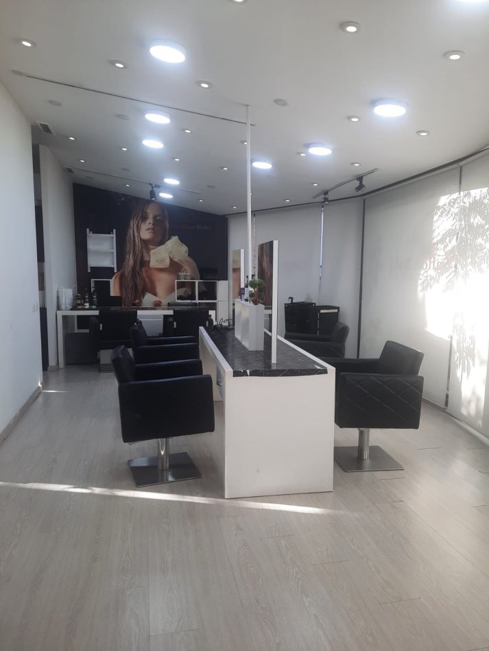 Tirane, jepet me qera ambjent biznesi Kati 0, 25 m² 250 € (Bllok)