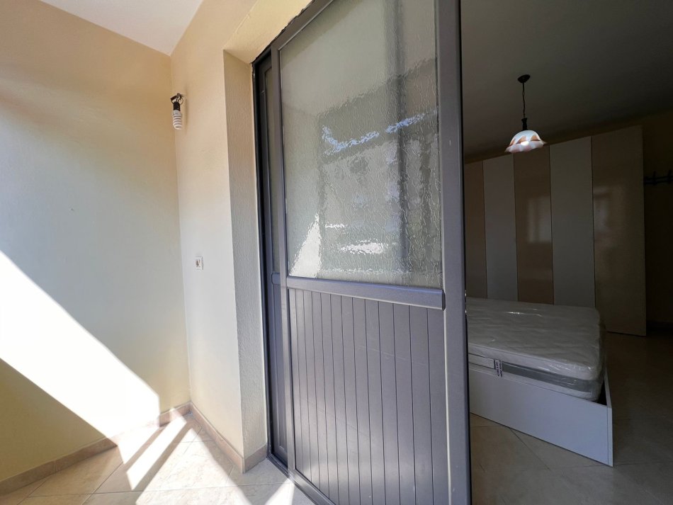 Tirane, jepet me qera apartament 1+1+Ballkon Kati 2, 53 m² 450 € (Brryli)
