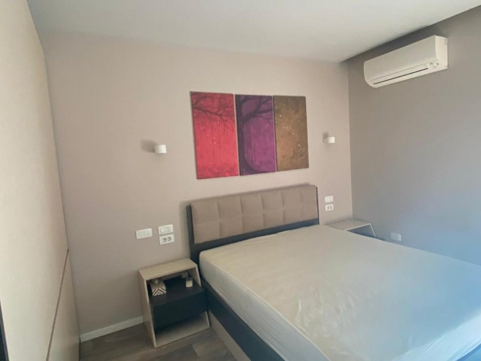 Tirane, shitet apartament 1+1+Ballkon Kati 7, 650 m² (Rruga e kavajes , kompleksi delijorgji)