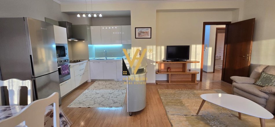 Tirane, jepet me qera apartament 2+1+Ballkon Kati 7, 100 m² 750 € (PAZARI I RI)