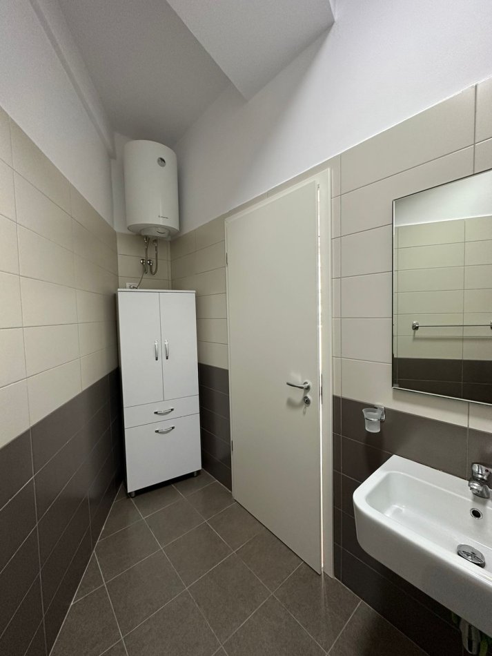 Tirane, jepet me qera apartament 2+1 (i mobiluar), Kati 8, 700 € (Ndre Mjeda)