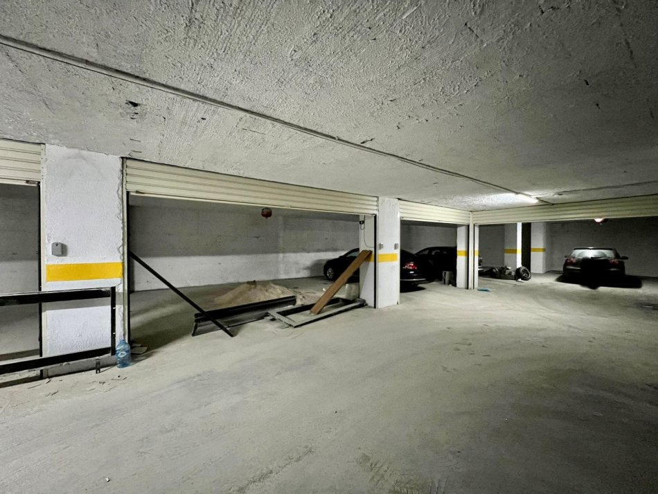 Tirane, shitet garazh | vend parkimi Kati -1, 313 m² 210.000 € (rruga e kavajes)