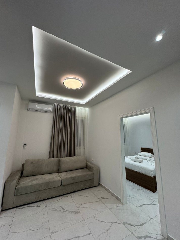 Tirane, jepet me qera apartament 1+1 Kati 0, 65 m² 400 € 