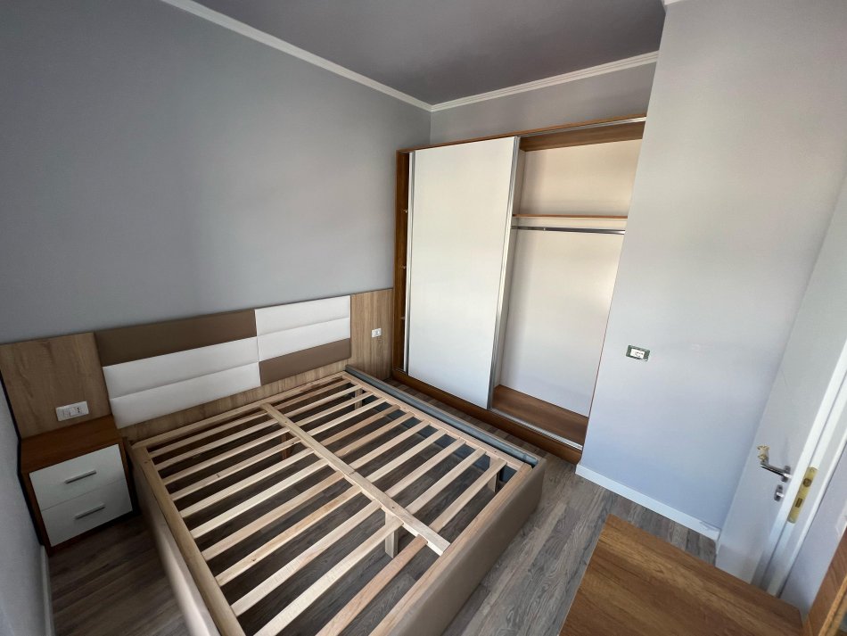 Tirane, jepet me qera 1+1 Kati 9, 500 € (rruga 5 maji)