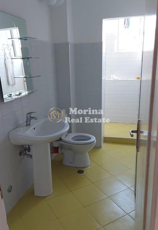 Tirane, jepet me qera apartament 1+1 Kati 4, 60 m² 250 € (Kombinat)