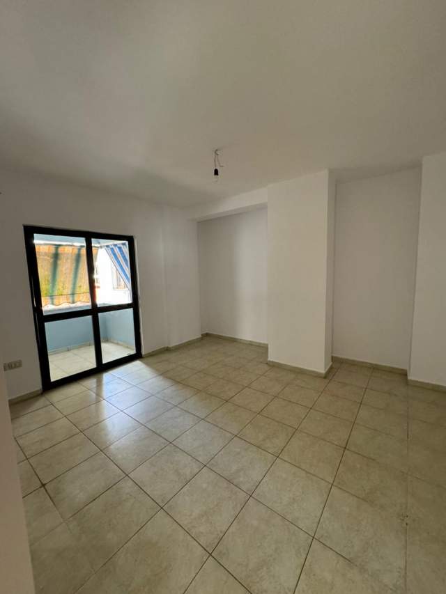 Tirane, jepet me qera apartament 2+1+BLK Kati 3, 115 m² 40.000 Leke (prane Hotel Palma)