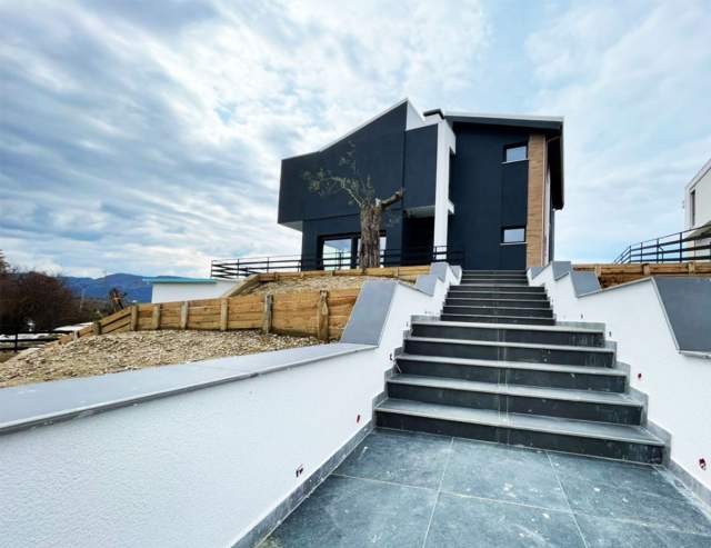 Tirane, shes Vile 2 Katshe Kati 0, 498 m² 750.000 Euro (NË DAIAS, NË PERIFERI TË TIRANES)