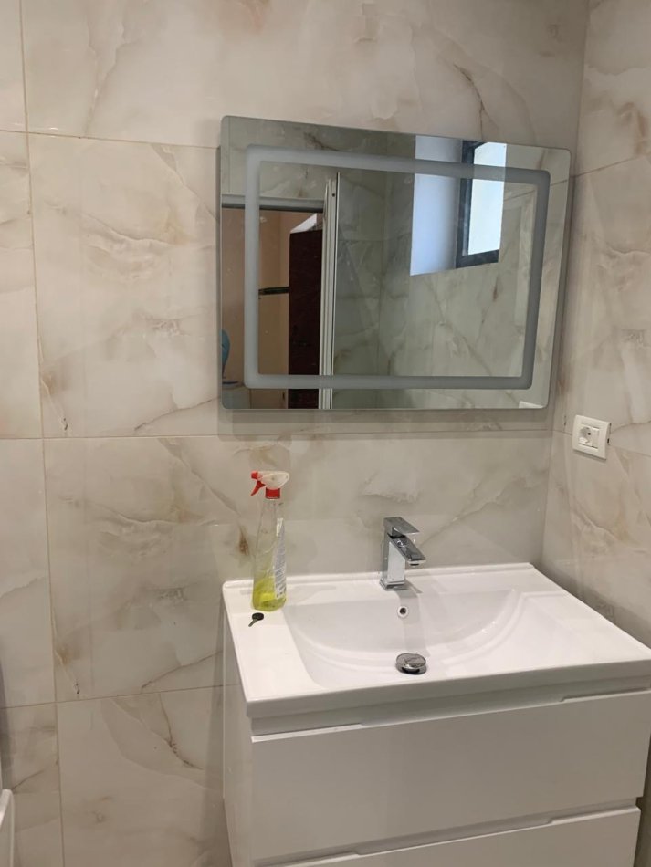Tirane, jepet me qera zyre Kati 1, 62 m² 500 € (Sabaudin Gabrani , 21 Dhjetori)