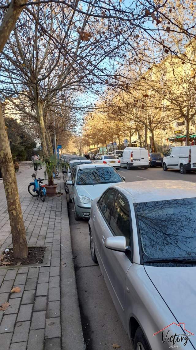 Tirane, jepet me qera ambjent biznesi Kati 0, 70 m² 500 Euro (Ali Demi, Tiranë, Shqipëri)