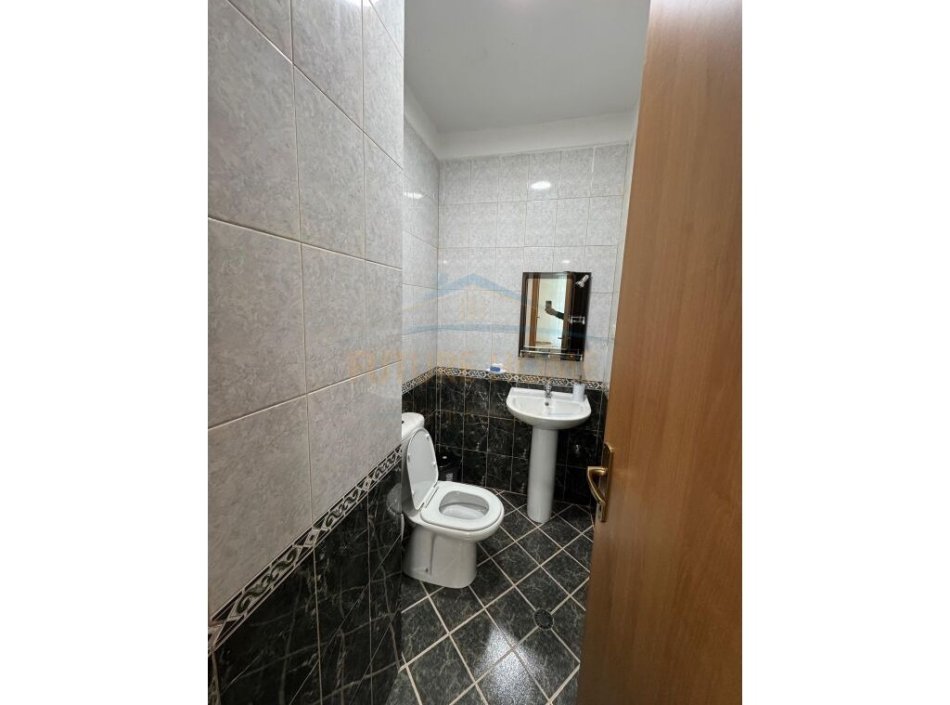 Tirane, jepet me qera apartament 2+1 Kati 9, 105 m² 750 € (Stacioni I Trenit)