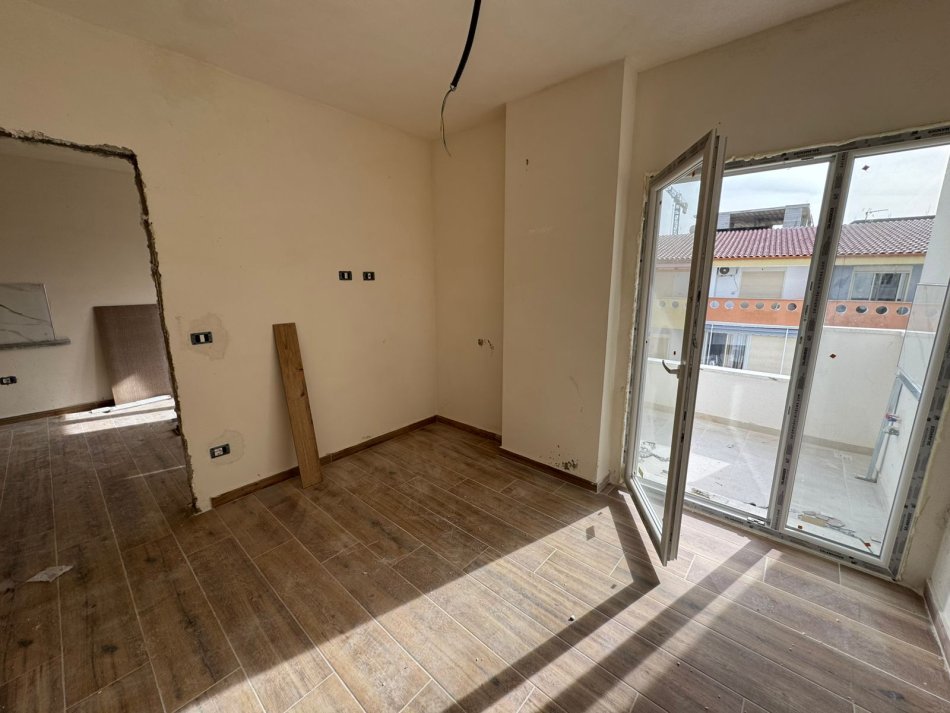 Durres, shitet apartament 1+1+Ballkon Kati 5, 60 m² 84.000 € (Golem)