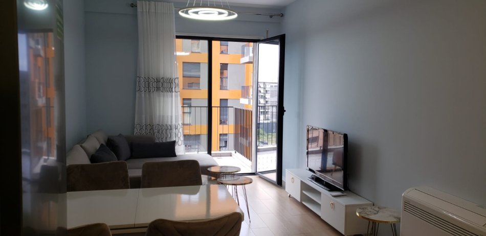 Tirane, jepet me qera apartament 1+1+Ballkon Kati 7, 65 m² 500 € (Xhamllik ,prane disco venue)