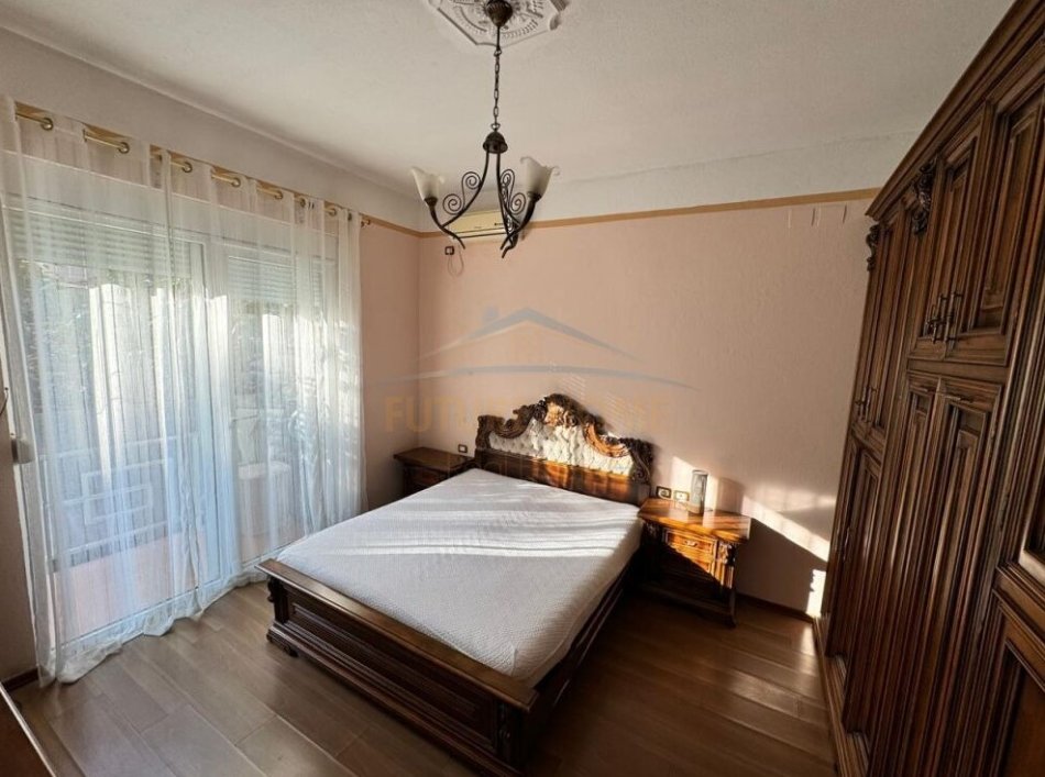 Tirane, jepet me qera apartament 2+1 Kati 2, 120 m² 750 € (RRUGA MYSLYM SHYRI / RRUGA E KAVAJES)