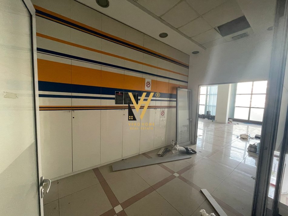 Tirane, jepet me qera ambjent biznesi Kati 1, 400 m² 2.700 € (SELITE)