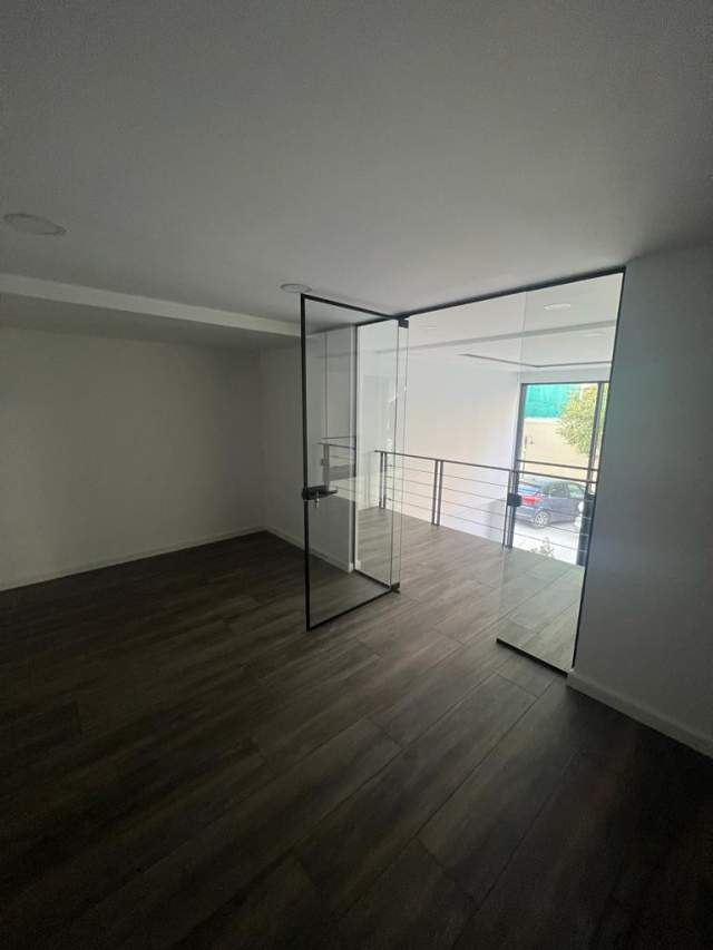 Tirane, jepet me qera ambjent biznesi Kati 0, 230 m² 2.700 Euro (rruga elbasanit)
