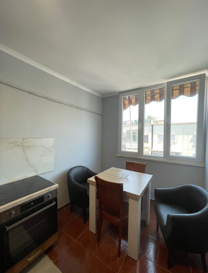 Tirane, jepet me qera apartament 3+1+Aneks+Ballkon Kati 9, 124 m² 600 € (Komuna e Parisit)