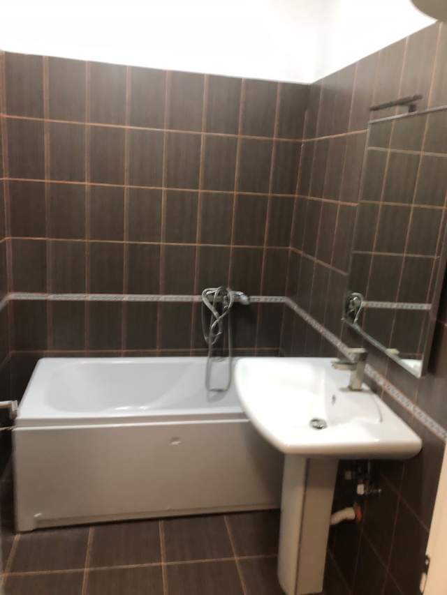 Tirane, jepet me qera apartament 2+1+BLK Kati 4, 95 m² 500 Euro (rruga Kongresi Manastirit)