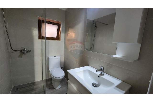 Tirane, jepet me qera apartament Kati 1, 86 m² 400 Euro (Pazari i Ri)