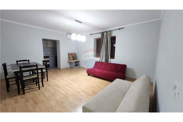 Tirane, jepet me qera apartament Kati 1, 86 m² 400 Euro (Pazari i Ri)