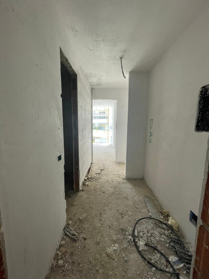 Shitet, Apartament 1+1, Liqeni i Thatë, Tiranë.