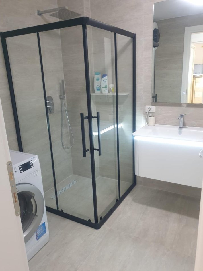 Tirane, jepet me qera apartament 2+1+Aneks+Ballkon Kati 2, 116 m² 700 € (Mozaiku i tiranes , 21 dhjetori, zogu i zi , rruga e kavajes)