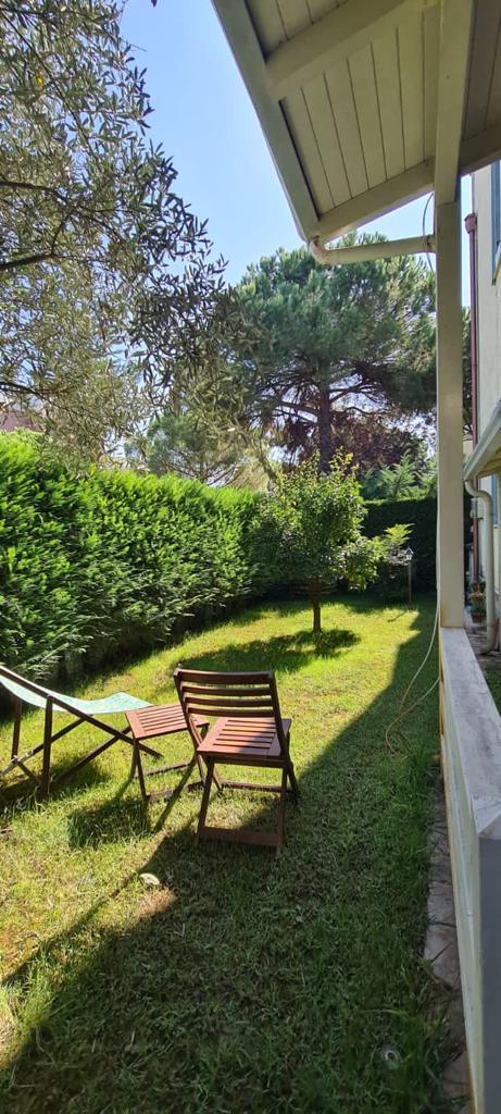 Durres, jepet me qera Vile 2 Katshe 160 m² 1.650 Euro (Kompleksi "Lura 1", Gjiri i Lalzit)
