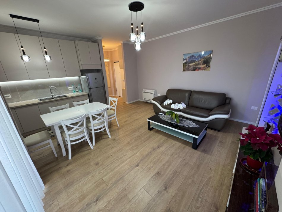 Tirane, jepet me qera apartament 1+1 Kati 3, 65 m² 600 € (rruga siri kodra)