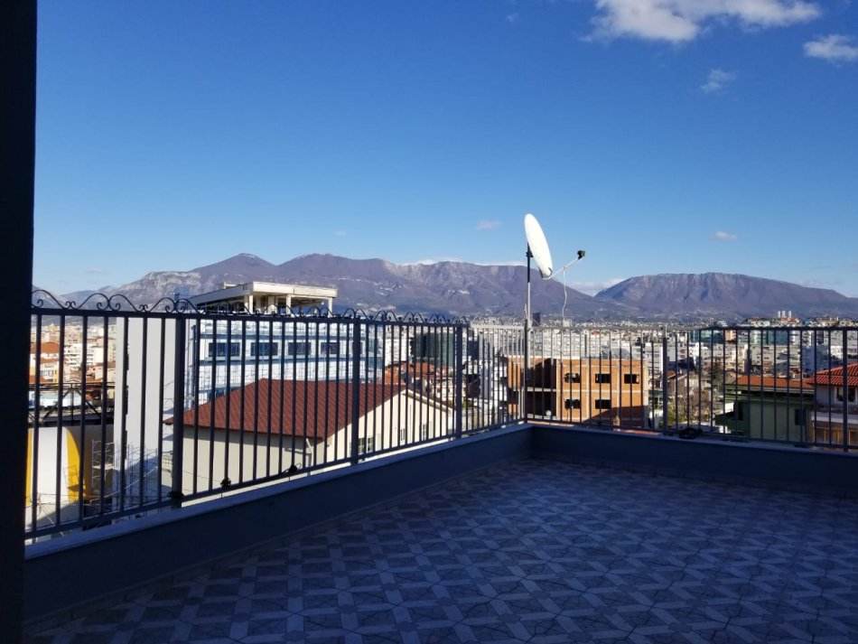Tirane, jepet me qera apartament 5+1+Aneks+Ballkon Kati 0, 270 m² 35.00 € (Selite)