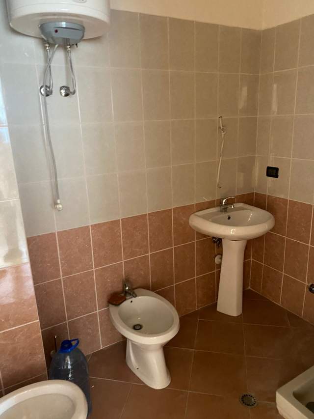 Tirane, shitet apartament 2+1+BLK Kati 8, 77 m² 85.000 Euro (Demneri)