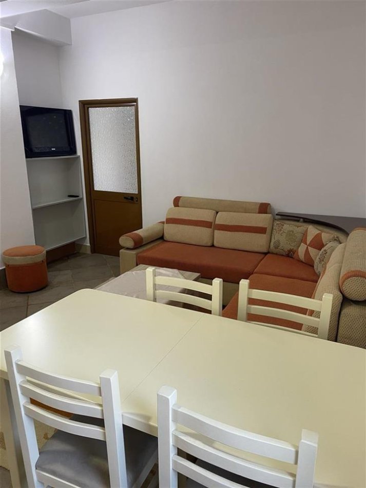 Tirane, jepet me qera apartament 1+1 Kati 1, 60 m² 30.000 € (Selite prane nenstacionit elektrik)