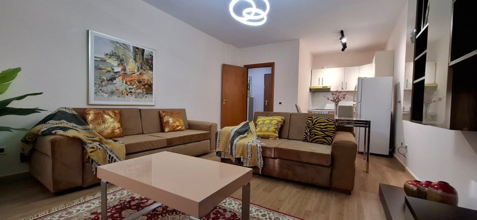 Tirane, jepet me qera apartament 1+1 Kati 2, 75 m² 600 € (Kopshti Botanik)