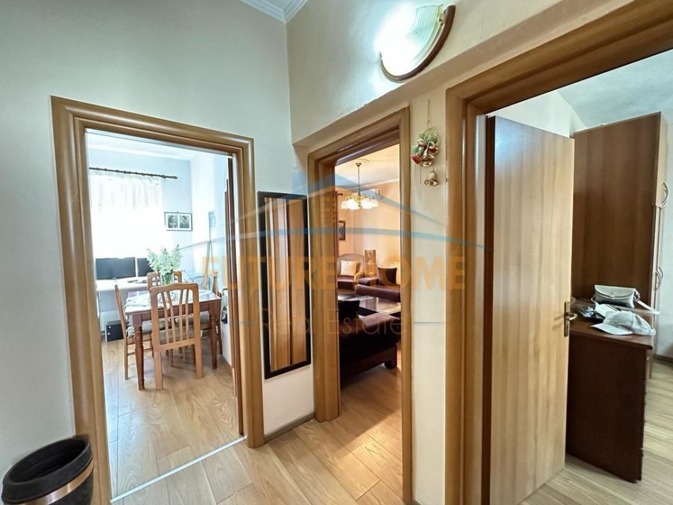 Tirane, shitet apartament 1+1+Ballkon Kati 4, 58 m² 110.000 € (Rruga e Durresit)