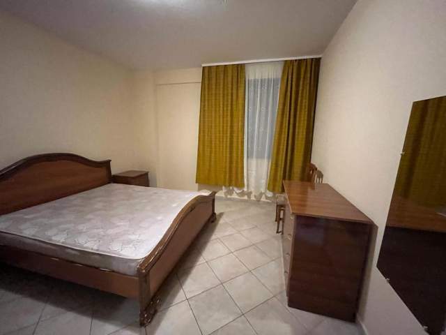 Tirane, jepet me qera apartament 1+1+BLK Kati 5, 65 m² 45.000 Leke (rruga Hoxha Tahsim)
