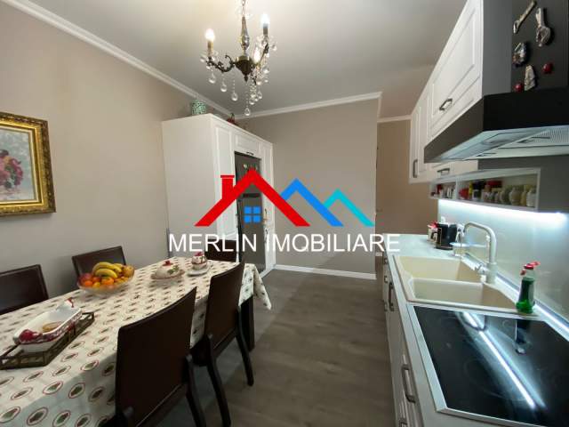 Tirane, jepet me qera apartament 2+1+1, 130 m² 1.000 Euro (Rruga e Barrikadave)