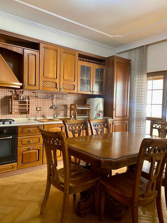 Tirane, jepet me qera apartament duplex 3+1 Kati 3, 90 m² 1.500 Euro (Sami Frasheri)