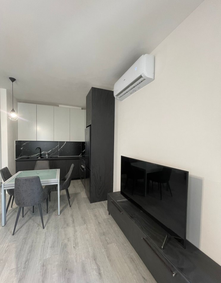 Tirane, jepet me qera apartament 1+1+Ballkon+ Post Parkimi,  Kati 5, 60 m² 550 € (Perball Hipoteks)