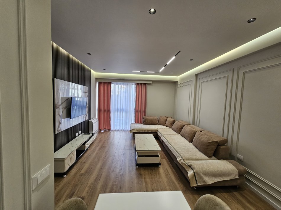 Tirane, jepet me qera apartament 1+1 Kati 1, 70 m² 500 € (Urban gate Astir)