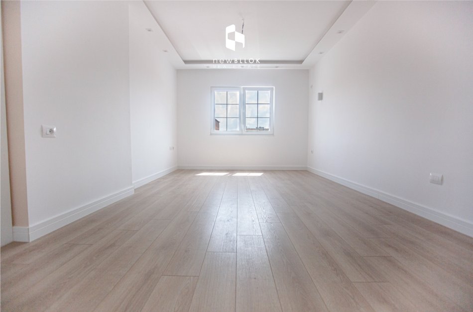 Shitet:  2+1+2wc & Ballkon 📍Zogu Zi - Ring Center TOP LOCATION || 100% i Rinovuar -- JUG - LINDJE (( 195.000€ ))