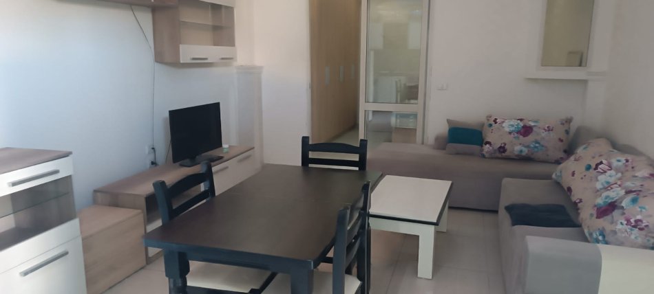 Tirane, jepet me qera apartament 1+1 Kati 1, 300 €