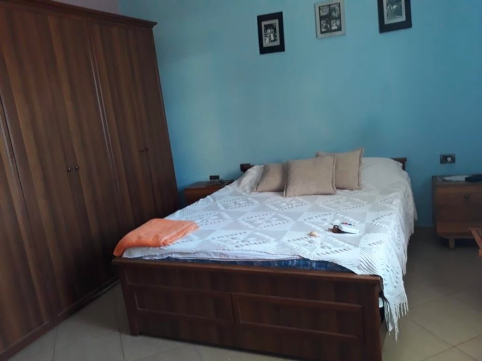 Tirane, jepet me qera apartament 2+1 Kati 1, 100 m² 350 € (Qytet Studenti)