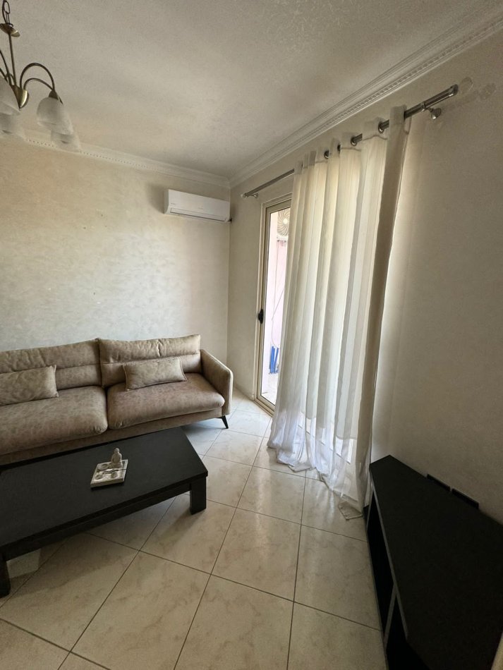 Tirane, jepet me qera apartament 1+1+Ballkon Kati 7, 60 m² 380 € (Astir , Vila L1 , rruga Loni Ligori prane pasticeri Nela 5)