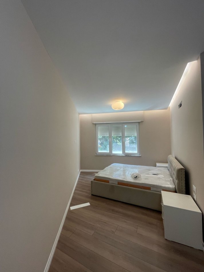 Tirane, shitet apartament 3+1+Ballkon Kati 1, 129 m² 210.000 € (Kopshti Botanik)