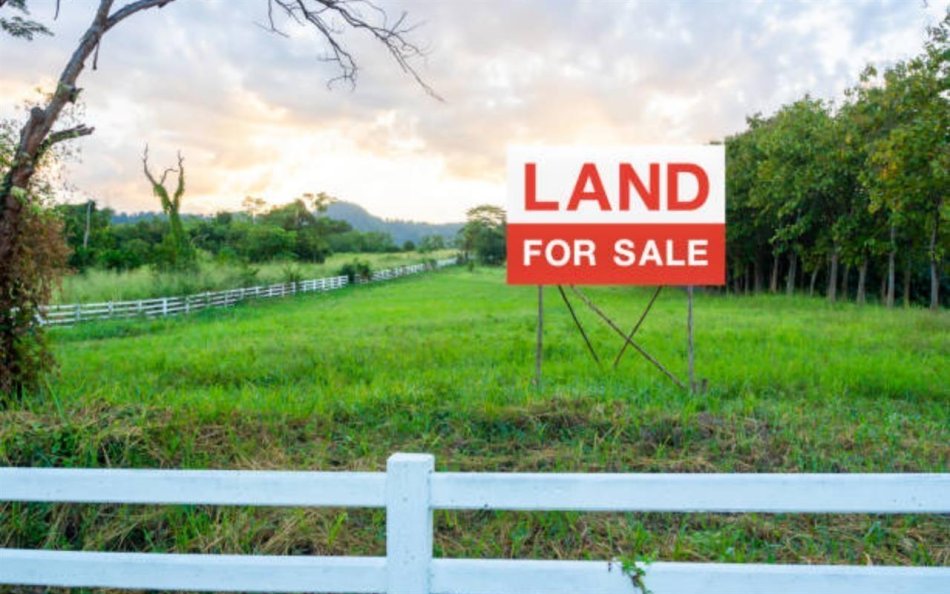Tirane, shitet toke , 15.000 m² 750.000 € 