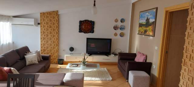 Tirane, jepet me qera apartament 2+1 Kati 5, 98 m² 550 Euro (Myslym Shyri)
