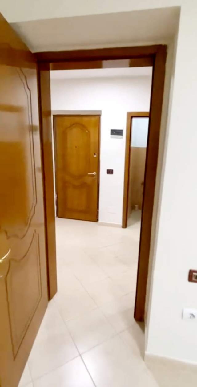 Tirane, jepet me qera ambjent biznesi Kati 0, 67 m² 600 Euro (Blv Zhan Dark)