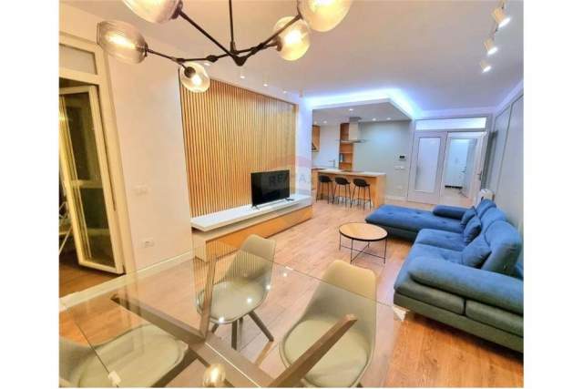 Tirane, jepet me qera apartament 130 m² 1.000 Euro (ura Tabakeve)